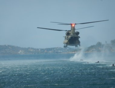 Εντυπωσιακές εικόνες από κοινή άσκηση Αμερικανών και Αυστραλών κομάντο (φωτό, βίντεο)